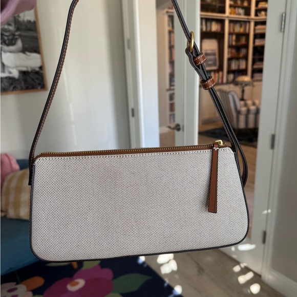 Tory Burch Crossbody Bag - Elegant & Chic! - Picture 8 of 8